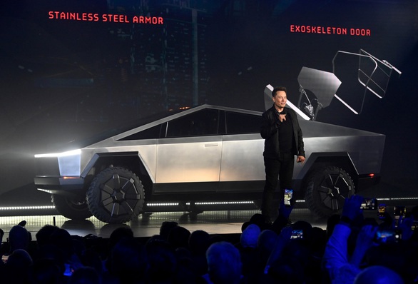 Tỉ phú Elon Musk tự tin chốt 150 ngàn đơn hàng sau sự cố bể kính xe Cybertruck - Ảnh 1. Tỉ phú Elon Musk tự tin chốt 150 ngàn đơn hàng sau sự cố bể kính xe Cybertruck - Ảnh 1.