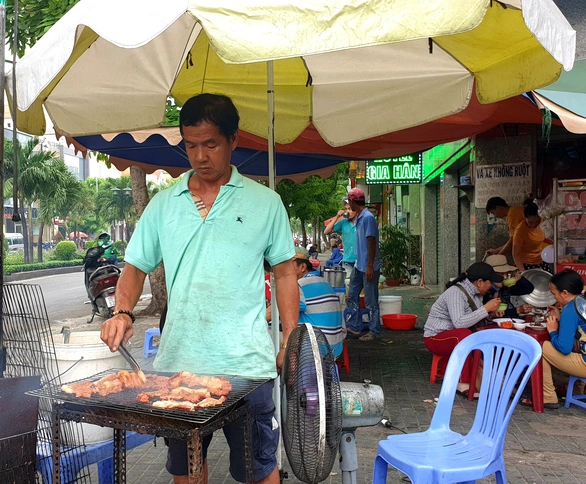 Giá heo tăng mạnh, hủ tiếu, cơm tấm, bún bò… ào ạt tăng theo - Ảnh 2. Giá heo tăng mạnh, hủ tiếu, cơm tấm, bún bò… ào ạt tăng theo - Ảnh 2.