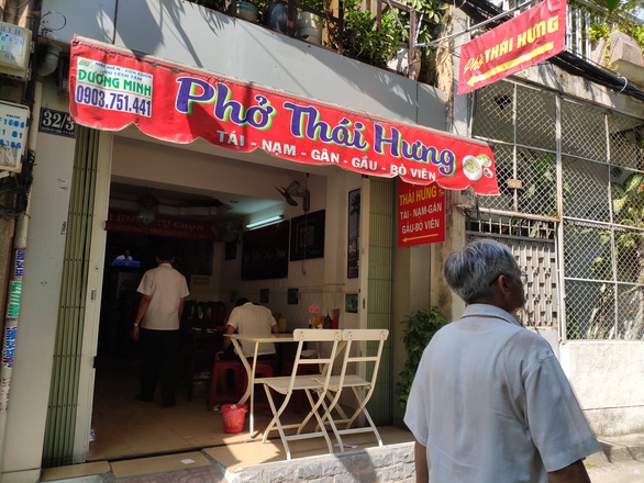 Quán phở lạ giữa Sài Gòn: ăn nhẹ, nói khẽ, mua nhiêu bán nhiêu - Ảnh 5. Quán phở lạ giữa Sài Gòn: ăn nhẹ, nói khẽ, mua nhiêu bán nhiêu - Ảnh 5.