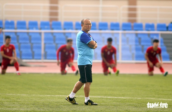 U22 Việt Nam tập làm quen sân Binan chờ đấu U22 Brunei - Ảnh 3. U22 Việt Nam tập làm quen sân Binan chờ đấu U22 Brunei - Ảnh 3.