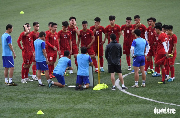 U22 Việt Nam tập làm quen sân Binan chờ đấu U22 Brunei - Ảnh 8. U22 Việt Nam tập làm quen sân Binan chờ đấu U22 Brunei - Ảnh 8.