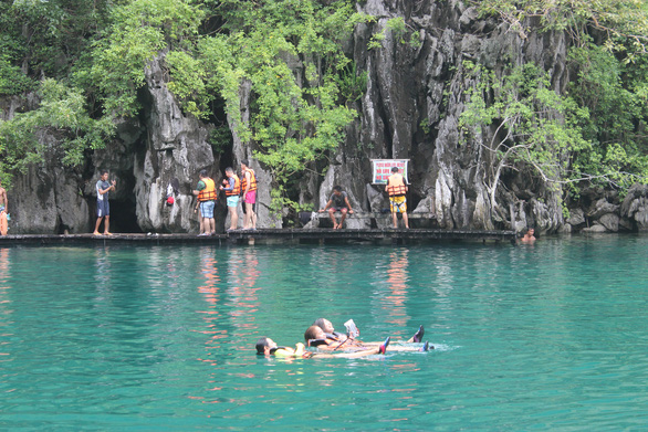 Leo núi để... tắm hồ giữa đảo Coron - Ảnh 3. Leo núi để... tắm hồ giữa đảo Coron - Ảnh 3.