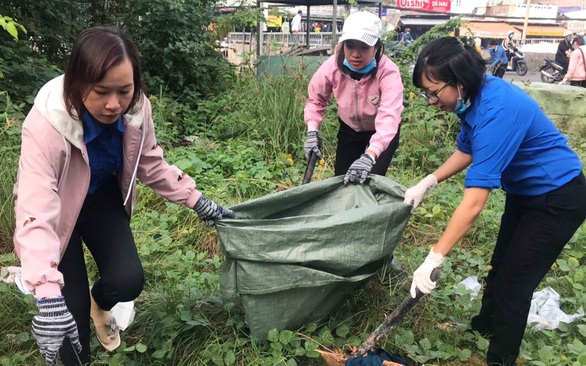 Nước mật dừa của kỹ sư hóa học tại Ngày hội xây dựng nông thôn mới - Ảnh 4. Nước mật dừa của kỹ sư hóa học tại Ngày hội xây dựng nông thôn mới - Ảnh 4.