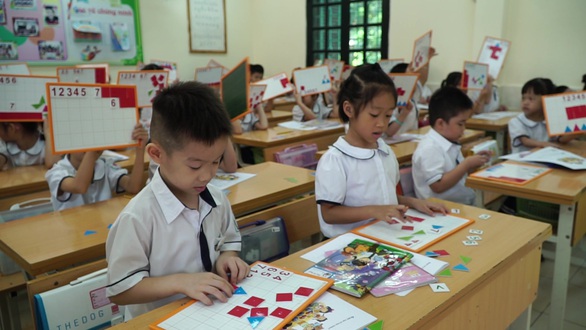 Sẽ giao quyền cho các trường chọn sách giáo khoa lớp 1 - Ảnh 1. Sẽ giao quyền cho các trường chọn sách giáo khoa lớp 1 - Ảnh 1.
