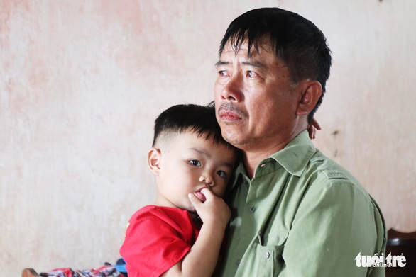 Các gia đình Nghệ An có người thân tử nạn ở Anh nhận tiền hỗ trợ đưa thi thể về nước - Ảnh 1. Các gia đình Nghệ An có người thân tử nạn ở Anh nhận tiền hỗ trợ đưa thi thể về nước - Ảnh 1.