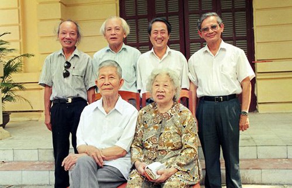 Giáo sư, Nhà giáo nhân dân Hà Văn Tấn qua đời - Ảnh 2. Giáo sư, Nhà giáo nhân dân Hà Văn Tấn qua đời - Ảnh 2.