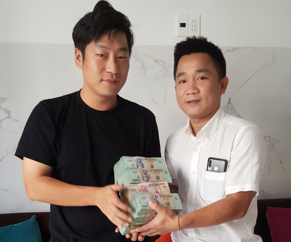 Hội An khen thưởng công dân bảo vệ tiền tỉ của chủ xe hớ hênh - Ảnh 1. Hội An khen thưởng công dân bảo vệ tiền tỉ của chủ xe hớ hênh - Ảnh 1.