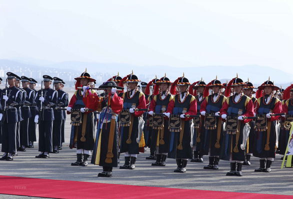 Thủ tướng Nguyễn Xuân Phúc thăm chính thức Hàn Quốc - Ảnh 2.