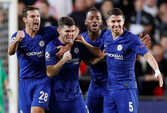 Đánh rơi chiến thắng trước Valencia, Chelsea chưa thể ghi tên vào vòng knock-out - Ảnh 2. Đánh rơi chiến thắng trước Valencia, Chelsea chưa thể ghi tên vào vòng knock-out - Ảnh 2.