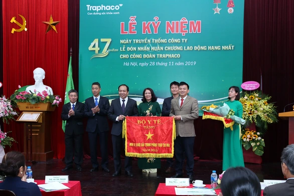 Traphaco nhận Huân chương Lao động hạng nhất và giải thưởng Doanh nghiệp bền vững - Ảnh 2. Traphaco nhận Huân chương Lao động hạng nhất và giải thưởng Doanh nghiệp bền vững - Ảnh 2.