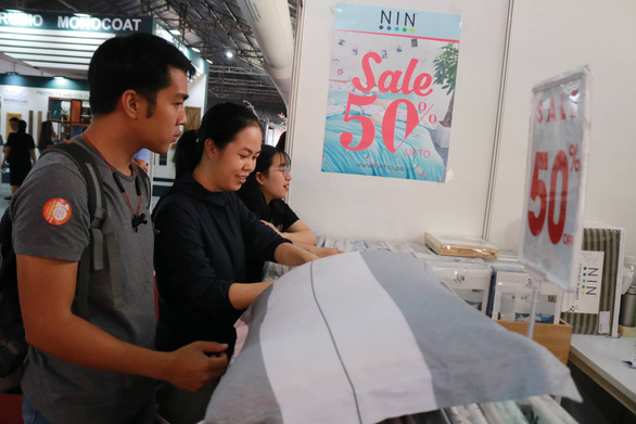 Hội chợ nội thất giảm giá kịch sàn, đón cao điểm Black Friday - Ảnh 4. Hội chợ nội thất giảm giá kịch sàn, đón cao điểm Black Friday - Ảnh 4.