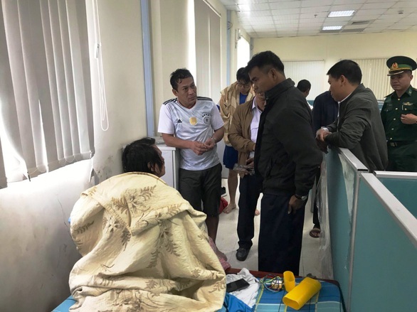 Cứu thành công 18 thuyền viên trên tàu Thái Lan gặp nạn - Ảnh 2. Cứu thành công 18 thuyền viên trên tàu Thái Lan gặp nạn - Ảnh 2.