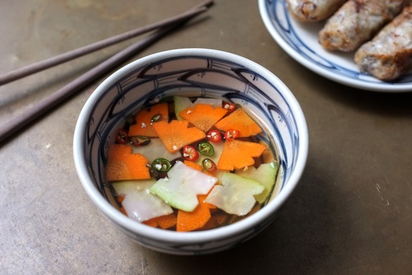 Pha nước chấm chả giò miền Nam ăn tết ai cũng khen ngon - Ảnh 1. Pha nước chấm chả giò miền Nam ăn tết ai cũng khen ngon - Ảnh 1.