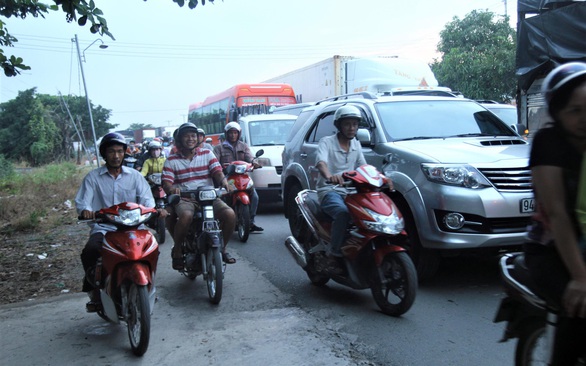 Hàng trăm tỉ đồng khơi thông đường về miền Tây, Tết này liệu hết kẹt xe? - Ảnh 1. Hàng trăm tỉ đồng khơi thông đường về miền Tây, Tết này liệu hết kẹt xe? - Ảnh 1.