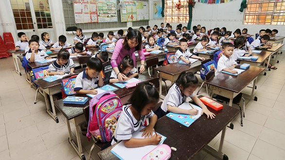 TP.HCM lo sốt vó chuyện dạy 2 buổi ngày theo chương trình phổ thông mới - Ảnh 1. TP.HCM lo sốt vó chuyện dạy 2 buổi ngày theo chương trình phổ thông mới - Ảnh 1.