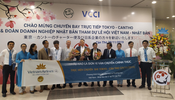 Chuyên cơ Cần Thơ thuê chở 200 doanh nghiệp Nhật đã hạ cánh - Ảnh 1. Chuyên cơ Cần Thơ thuê chở 200 doanh nghiệp Nhật đã hạ cánh - Ảnh 1.