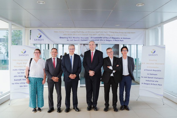 Tân Đại sứ Pháp đến thăm nhà máy Sanofi Việt Nam - Ảnh 1. Tân Đại sứ Pháp đến thăm nhà máy Sanofi Việt Nam - Ảnh 1.