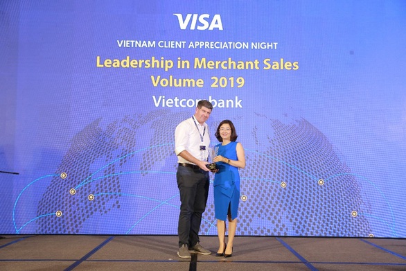 Vietcombank nhận 6 giải thưởng về thẻ - Ảnh 1. Vietcombank nhận 6 giải thưởng về thẻ - Ảnh 1.