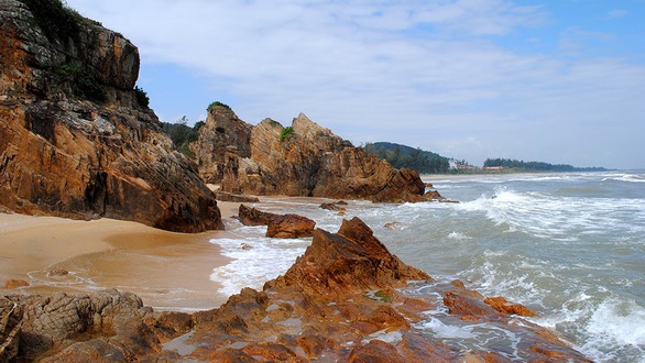 Bơi sông, tắm biển Nhật Lệ, ngắm bãi Đá Nhảy nổi tiếng Quảng Bình - Ảnh 2. Bơi sông, tắm biển Nhật Lệ, ngắm bãi Đá Nhảy nổi tiếng Quảng Bình - Ảnh 2.