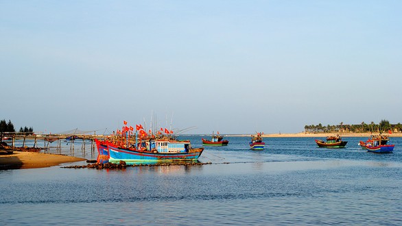 Bơi sông, tắm biển Nhật Lệ, ngắm bãi Đá Nhảy nổi tiếng Quảng Bình - Ảnh 3. Bơi sông, tắm biển Nhật Lệ, ngắm bãi Đá Nhảy nổi tiếng Quảng Bình - Ảnh 3.