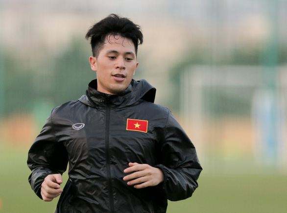 Đình Trọng mặc áo gió ép cân, tập tích cực nuôi hi vọng dự SEA Games 2019 - Ảnh 2. Đình Trọng mặc áo gió ép cân, tập tích cực nuôi hi vọng dự SEA Games 2019 - Ảnh 2.