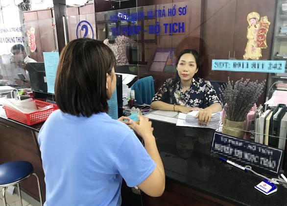 Có vợ 10 năm rồi vẫn phải đi xác nhận... độc thân - Ảnh 1. Có vợ 10 năm rồi vẫn phải đi xác nhận... độc thân - Ảnh 1.