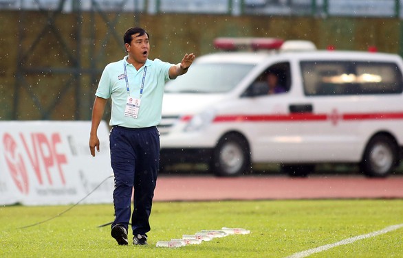 CLB B.Bình Dương tìm HLV ngoại cho V-League 2020 - Ảnh 2. CLB B.Bình Dương tìm HLV ngoại cho V-League 2020 - Ảnh 2.
