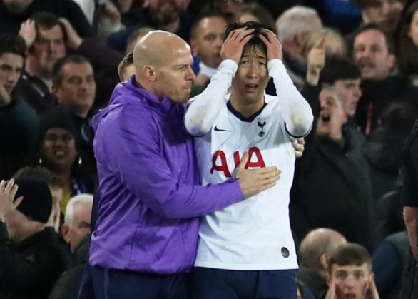 Giọt nước mắt của Son Heung Min và tình người trong thể thao - Ảnh 1. Giọt nước mắt của Son Heung Min và tình người trong thể thao - Ảnh 1.