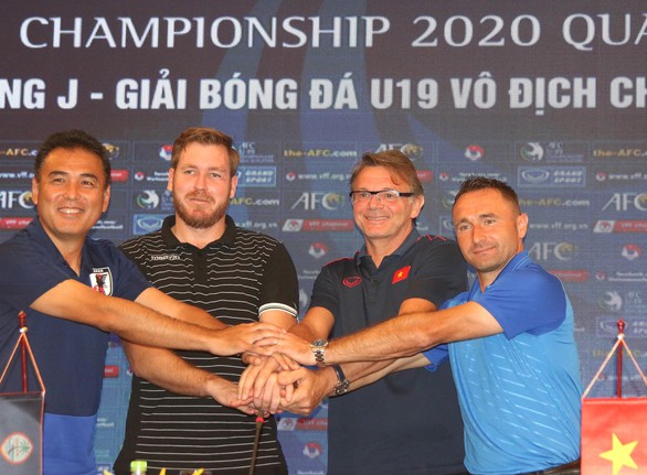 HLV Philippe Troussier: ‘U19 Việt Nam đủ sức đá sòng phẳng với Hàn Quốc, Nhật Bản’ - Ảnh 1. HLV Philippe Troussier: ‘U19 Việt Nam đủ sức đá sòng phẳng với Hàn Quốc, Nhật Bản’ - Ảnh 1.