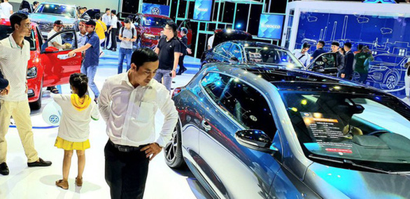 Kiên quyết gỡ bỏ bản đồ có đường lưỡi bò trên ôtô nhập khẩu - Ảnh 1. Kiên quyết gỡ bỏ bản đồ có đường lưỡi bò trên ôtô nhập khẩu - Ảnh 1.