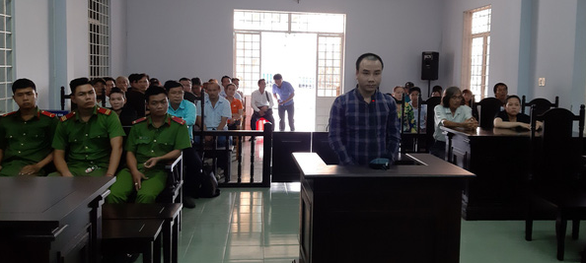 Hoãn xử vụ tài xế ngủ gật gây tai nạn khiến 5 người chết - Ảnh 1. Hoãn xử vụ tài xế ngủ gật gây tai nạn khiến 5 người chết - Ảnh 1.