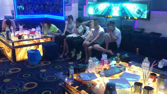 Phát hiện nhiều người Trung Quốc chơi ma túy trong quán karaoke ở Đà Nẵng - Ảnh 1. Phát hiện nhiều người Trung Quốc chơi ma túy trong quán karaoke ở Đà Nẵng - Ảnh 1.