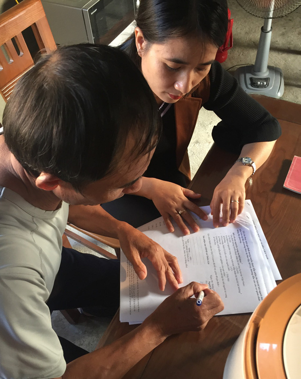Chăm lo, động viên gia đình 39 nạn nhân chết tại Anh - Ảnh 2. Chăm lo, động viên gia đình 39 nạn nhân chết tại Anh - Ảnh 2.