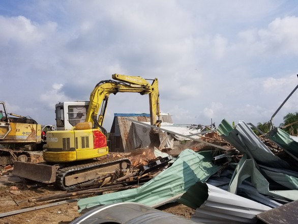 Cưỡng chế thu hồi hơn 3.300m2 đất công tại quận 9 - Ảnh 1. Cưỡng chế thu hồi hơn 3.300m2 đất công tại quận 9 - Ảnh 1.