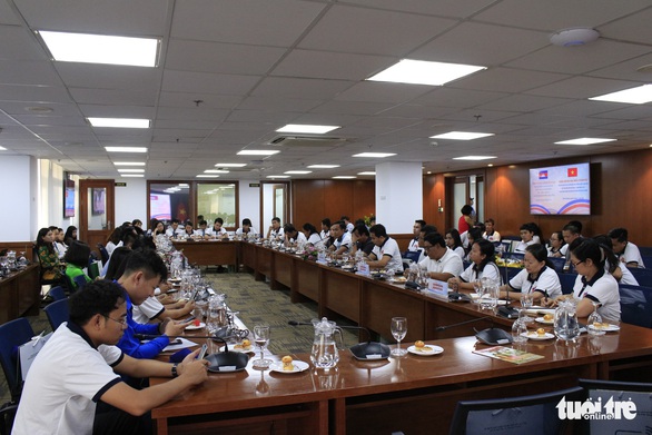 Các nhà báo Campuchia thích thú với Trung tâm báo chí TP.HCM - Ảnh 2. Các nhà báo Campuchia thích thú với Trung tâm báo chí TP.HCM - Ảnh 2.