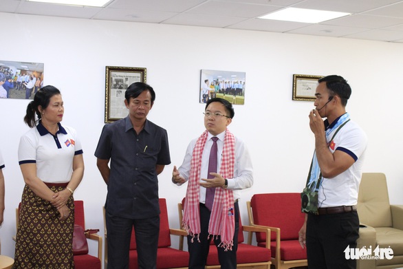 Các nhà báo Campuchia thích thú với Trung tâm báo chí TP.HCM - Ảnh 7. Các nhà báo Campuchia thích thú với Trung tâm báo chí TP.HCM - Ảnh 7.