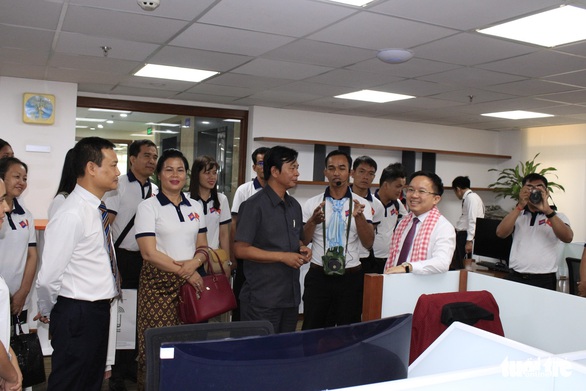 Các nhà báo Campuchia thích thú với Trung tâm báo chí TP.HCM - Ảnh 1. Các nhà báo Campuchia thích thú với Trung tâm báo chí TP.HCM - Ảnh 1.