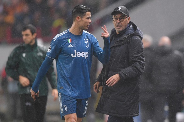 HLV Sarri: Ronaldo rất tức giận khi bị thay ra - Ảnh 1. HLV Sarri: Ronaldo rất tức giận khi bị thay ra - Ảnh 1.