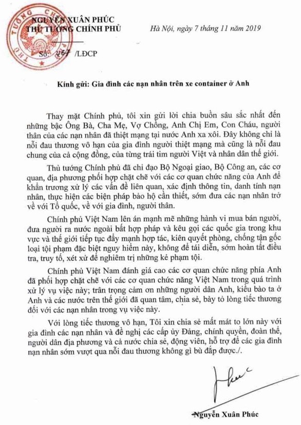 Thủ tướng gửi lời chia buồn, chỉ đạo sớm đưa 39 nạn nhân ở Anh về với gia đình - Ảnh 1. Thủ tướng gửi lời chia buồn, chỉ đạo sớm đưa 39 nạn nhân ở Anh về với gia đình - Ảnh 1.