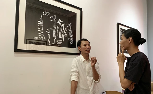Đen và trắng trong khuôn mặt người - Ảnh 1. Đen và trắng trong khuôn mặt người - Ảnh 1.