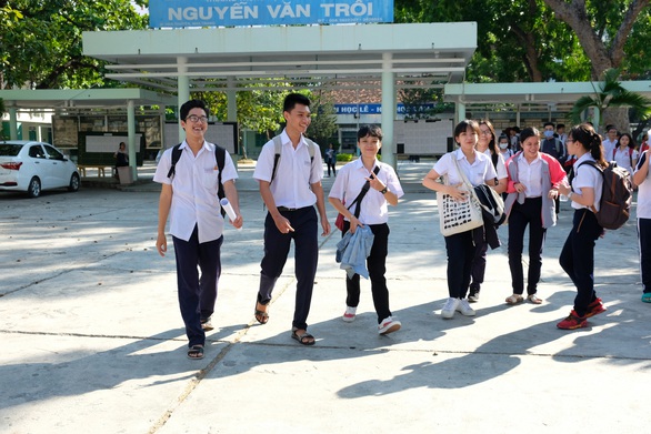Bão số 6: Khánh Hòa cho học sinh nghỉ học 2 ngày, cấm biển từ 10-11 - Ảnh 1. Bão số 6: Khánh Hòa cho học sinh nghỉ học 2 ngày, cấm biển từ 10-11 - Ảnh 1.