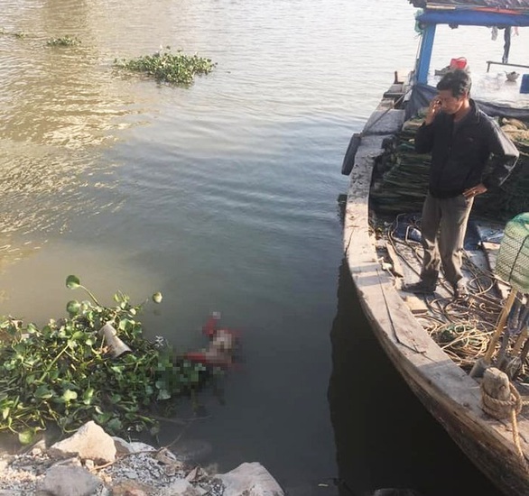 Tìm thấy thi thể bé trai bị mẹ ném xuống sông trước khi nhảy cầu tự tử - Ảnh 1. Tìm thấy thi thể bé trai bị mẹ ném xuống sông trước khi nhảy cầu tự tử - Ảnh 1.