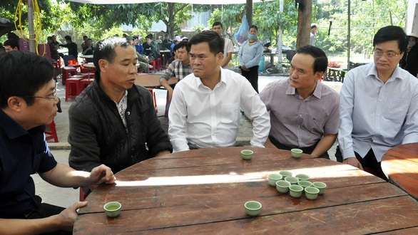 Sập vách đá, 4 công nhân bị vùi chết, 1 người bị thương - Ảnh 1. Sập vách đá, 4 công nhân bị vùi chết, 1 người bị thương - Ảnh 1.