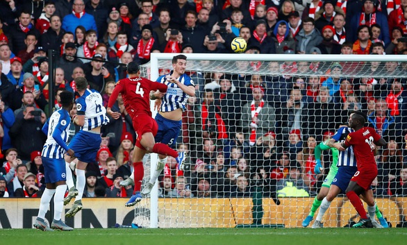 Van Dijk lập cú đúp, Liverpool bỏ xa Man City 11 điểm - Ảnh 2. Van Dijk lập cú đúp, Liverpool bỏ xa Man City 11 điểm - Ảnh 2.