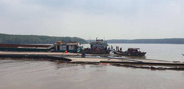 3 thợ lặn mất tích, 2 nhập viện khi trục vớt container chìm ở Cần Giờ - Ảnh 3. 3 thợ lặn mất tích, 2 nhập viện khi trục vớt container chìm ở Cần Giờ - Ảnh 3.