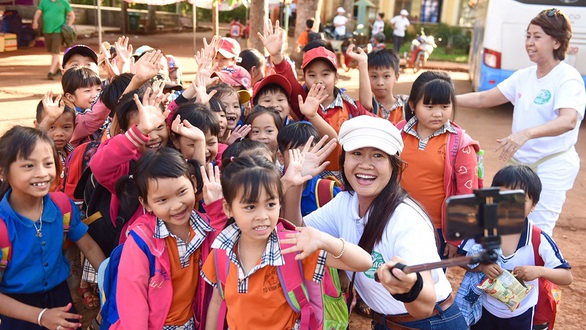 Gánh phở lên đồi cho trẻ vùng sâu - Ảnh 1. Gánh phở lên đồi cho trẻ vùng sâu - Ảnh 1.