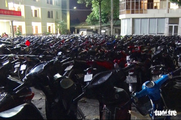 Hơn 250 xe đi ‘bão’ lạng lách, nẹt pô… bị tạm giữ, trụ sở công an chật kín xe vi phạm - Ảnh 6. Hơn 250 xe đi ‘bão’ lạng lách, nẹt pô… bị tạm giữ, trụ sở công an chật kín xe vi phạm - Ảnh 6.
