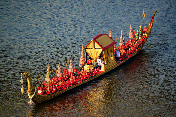 Lễ rước thuyền của vua Thái Lan, kết thúc nghi lễ lên ngôi hoàng gia - Ảnh 4.
