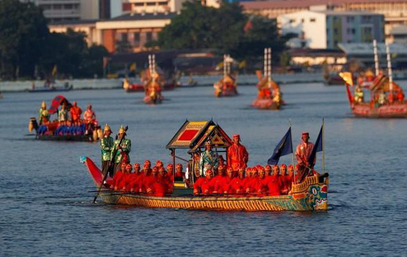 Lễ rước thuyền của vua Thái Lan, kết thúc nghi lễ lên ngôi hoàng gia - Ảnh 6.