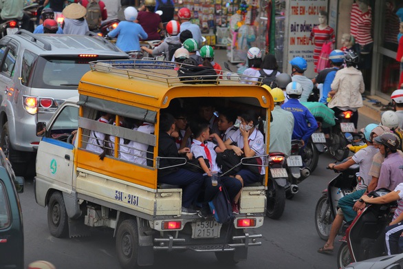 TP.HCM: Hiệu trưởng chịu trách nhiệm hoạt động đưa đón học sinh của trường - Ảnh 1. TP.HCM: Hiệu trưởng chịu trách nhiệm hoạt động đưa đón học sinh của trường - Ảnh 1.